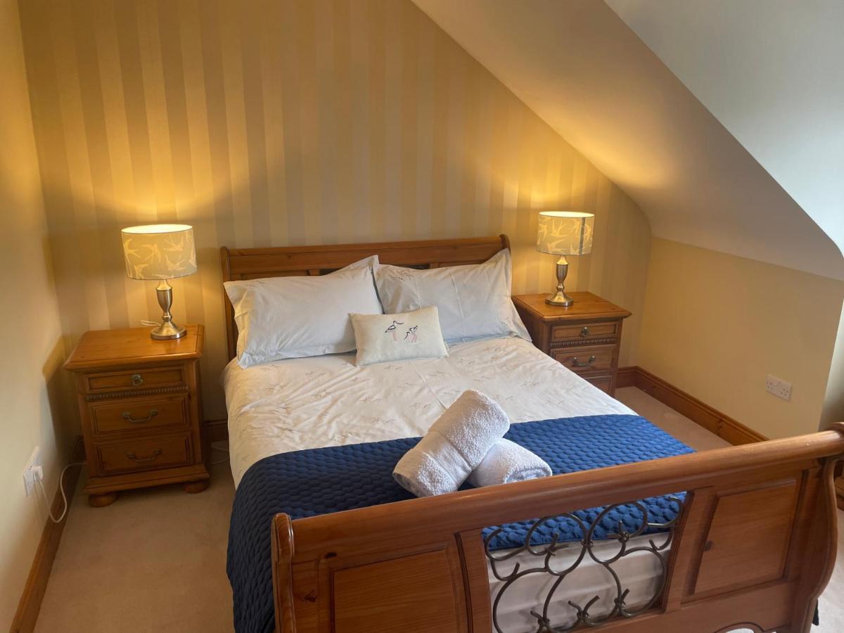 Cosy Rooms In A Stone Cottage Salthill Exterior foto