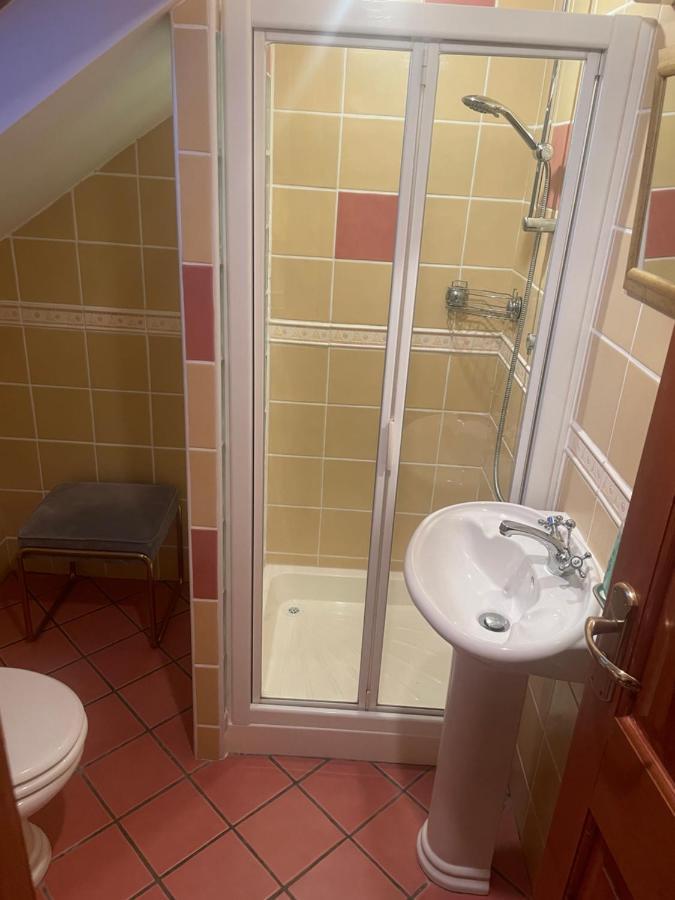 Cosy Rooms In A Stone Cottage Salthill Exterior foto