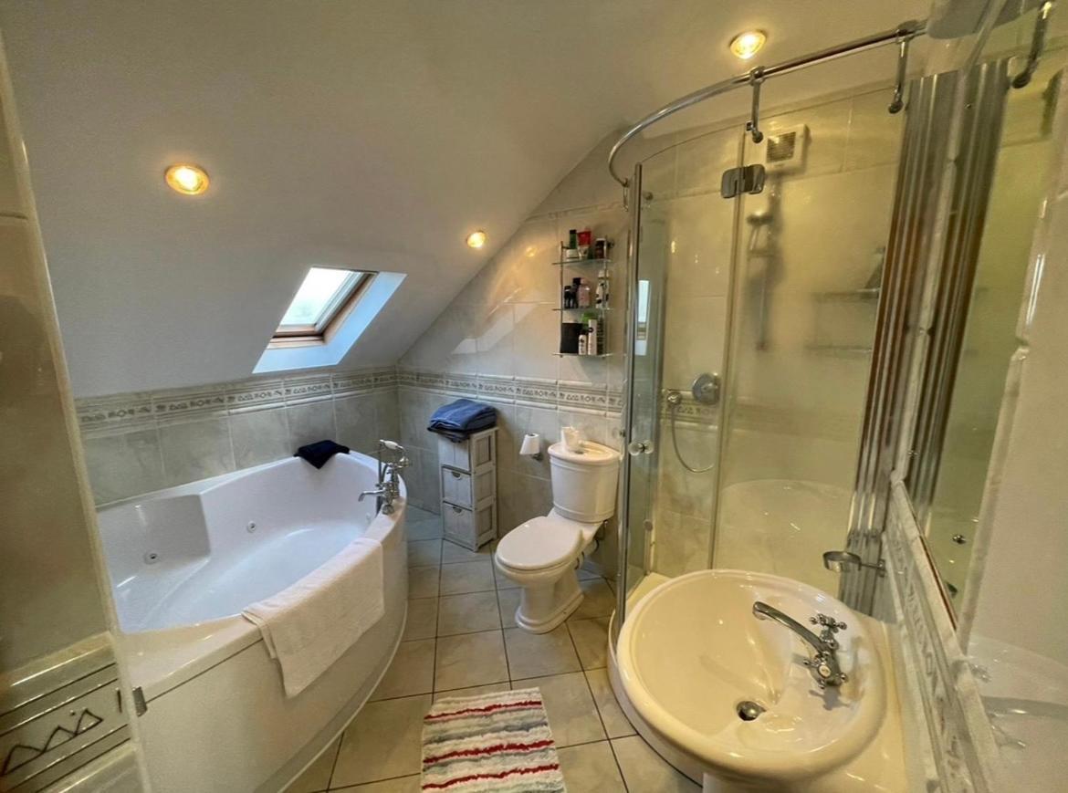 Cosy Rooms In A Stone Cottage Salthill Exterior foto